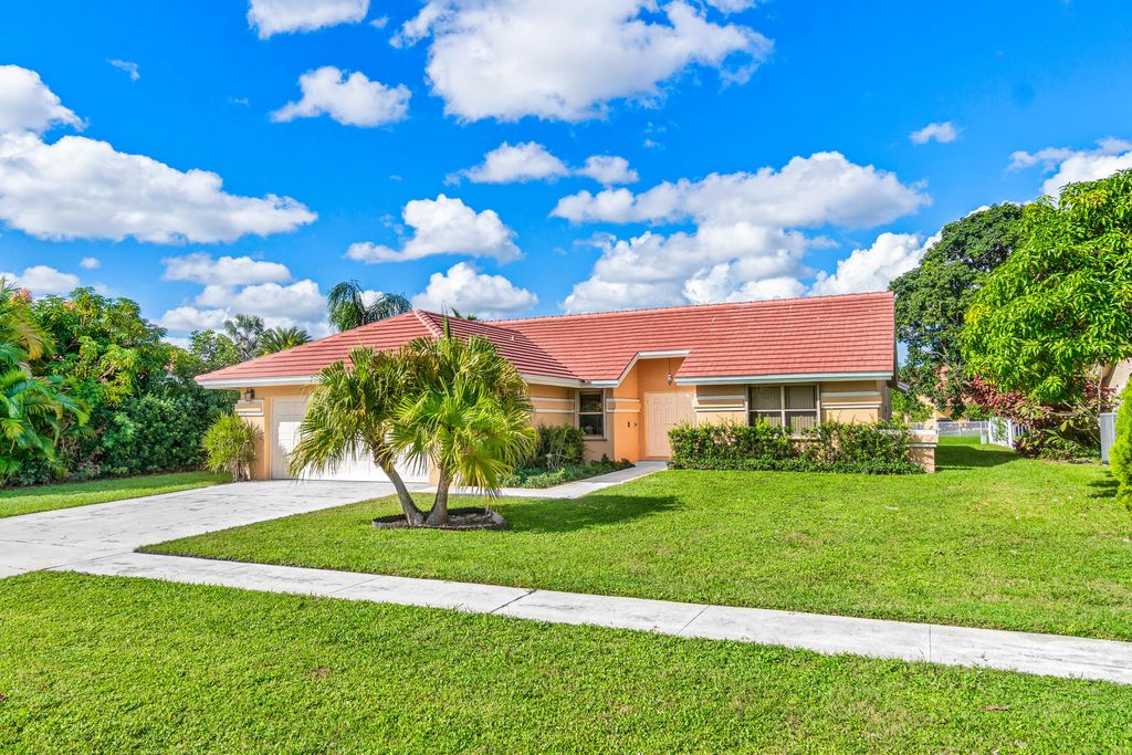 Photo of 9192 Sun Pointe Drive, Boynton Beach, FL 33437 (MLS # R11135286)