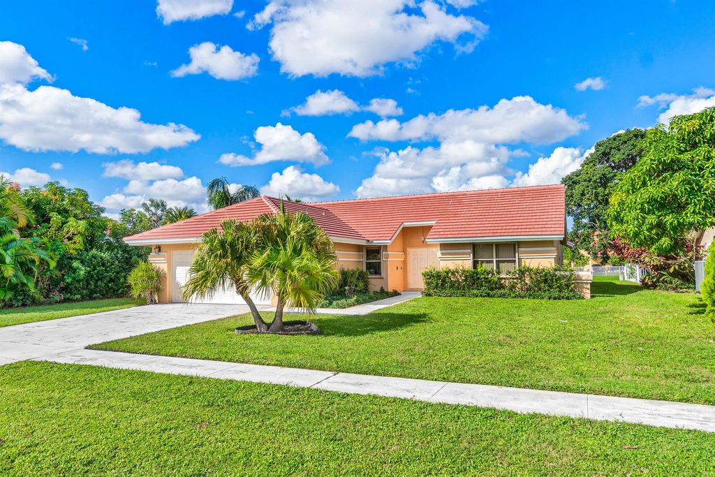 Photo of 9192 Sun Pointe Drive, Boynton Beach, FL 33437 (MLS # R11135286)