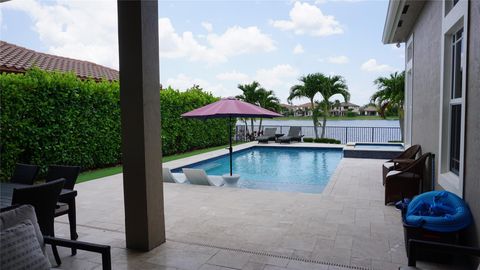 Single Family Residence in Parkland FL 8781 Lakeview Dr Dr 23.jpg