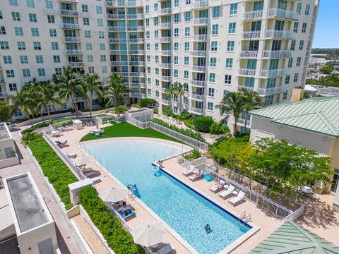 Photo of 450 N FEDERAL Highway #911, Boynton Beach, FL 33435 (MLS # B26053887)
