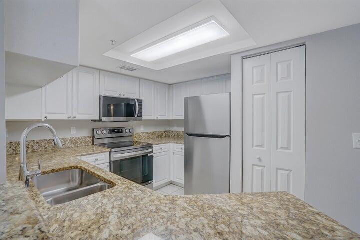 GRAND VIEW AT CRESTWOOD C - Residential Lease