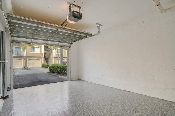 GRAND VIEW AT CRESTWOOD C - Residential Lease