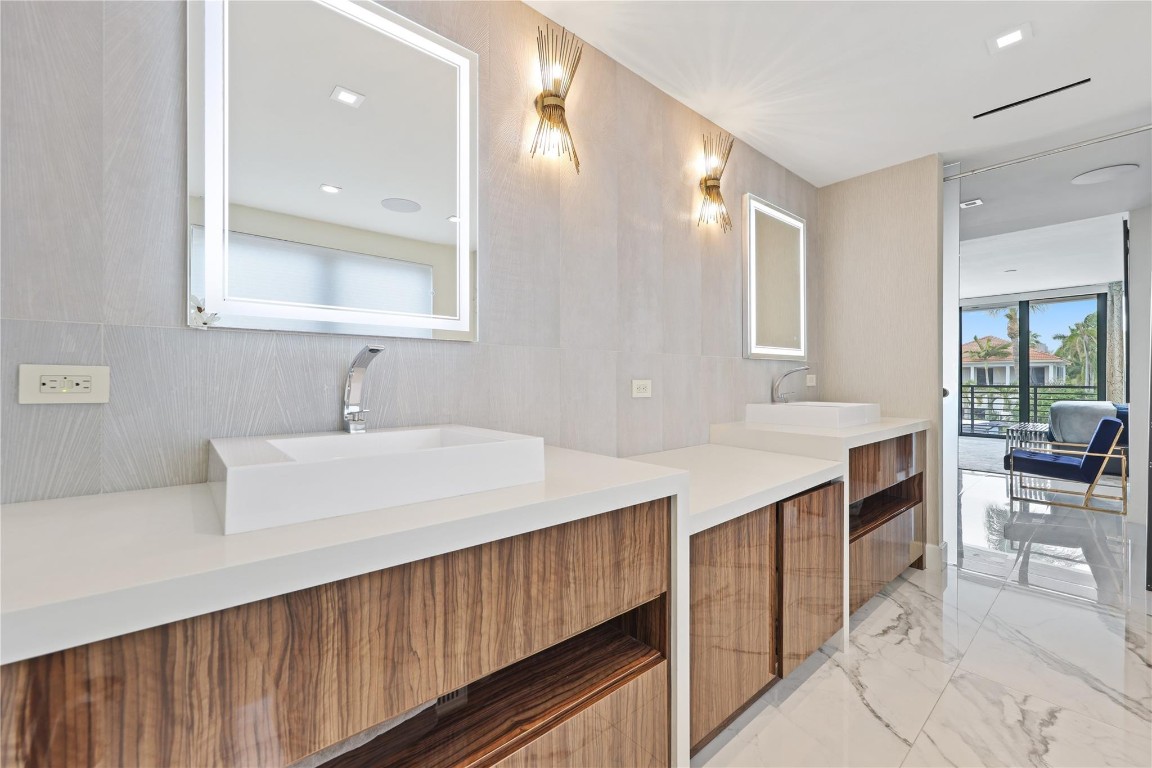 Venice 8-12 B - Residential