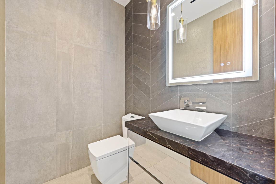 Venice 8-12 B - Residential