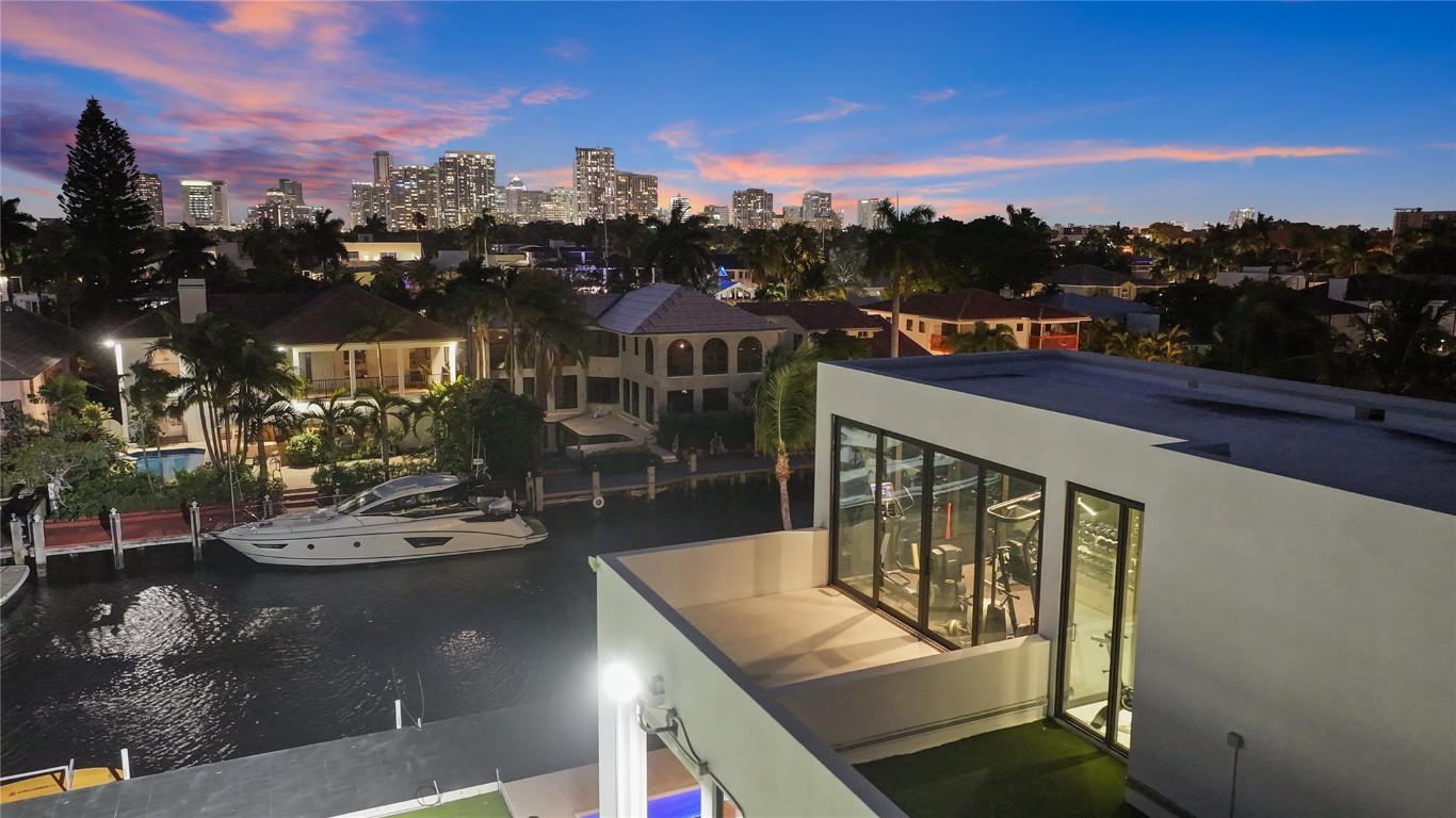 Venice 8-12 B - Residential