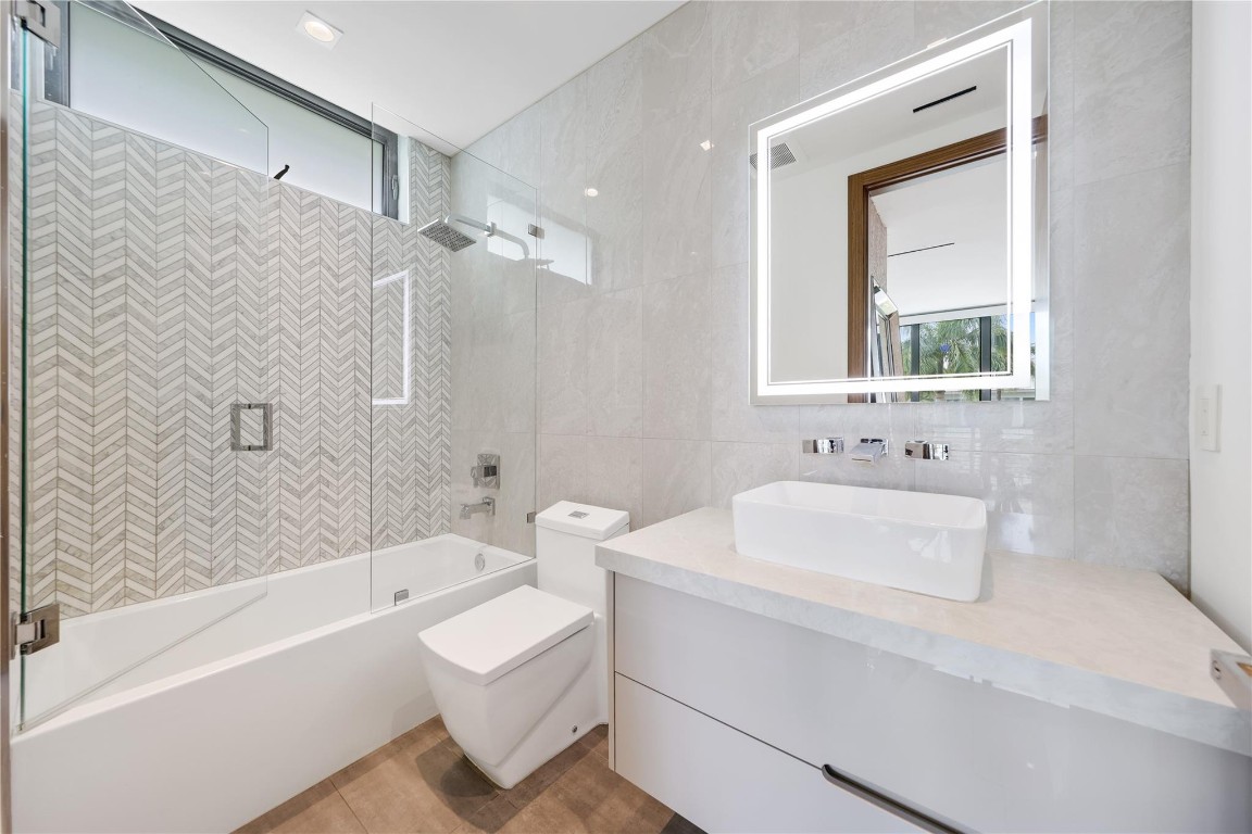 Venice 8-12 B - Residential