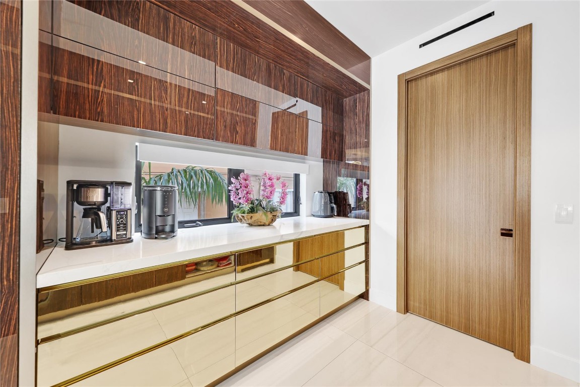 Venice 8-12 B - Residential