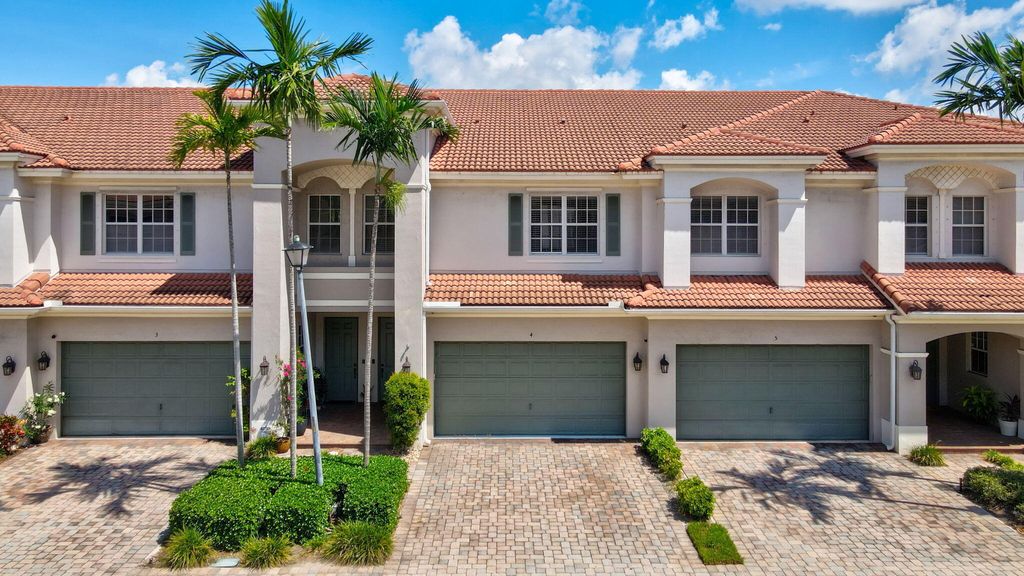 Photo of 4 Nottingham Place, Boynton Beach, FL 33426 (MLS # R11123964)