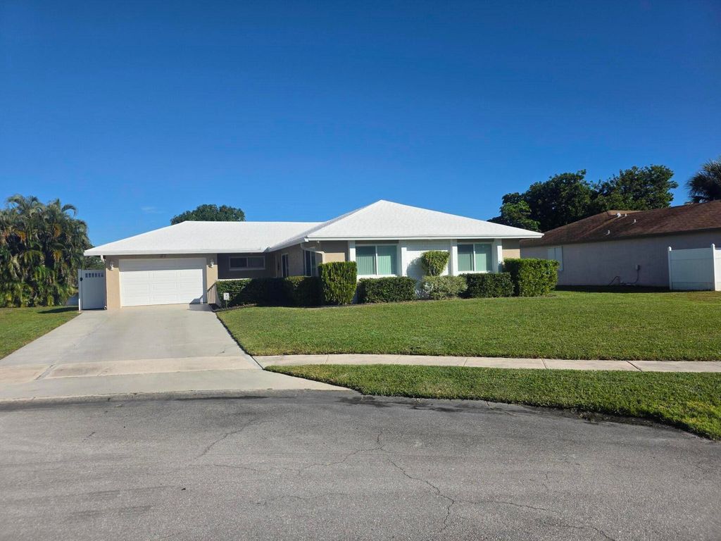 Photo of 27 Vista Del Rio, Boynton Beach, FL 33426 (MLS # R11141047)