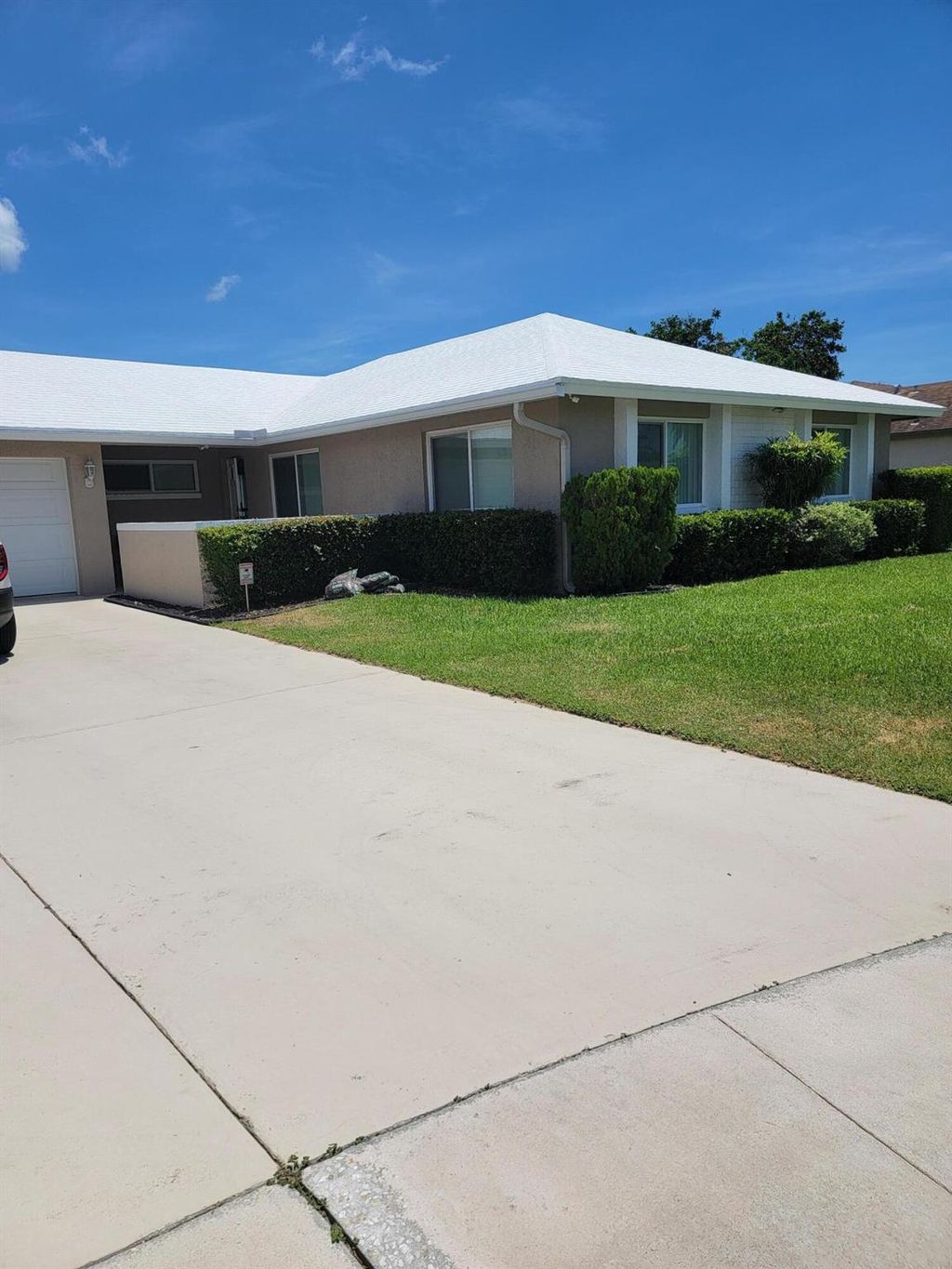 Photo of 27 Vista Del Rio, Boynton Beach, FL 33426 (MLS # R11141047)