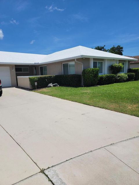 Photo of 27 Vista Del Rio, Boynton Beach, FL 33426 (MLS # R11141047)