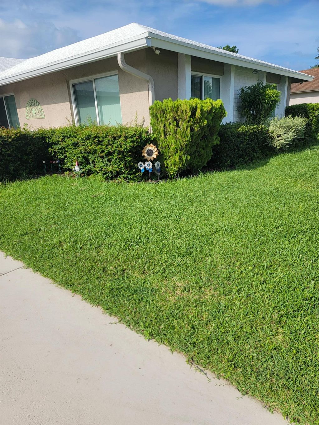 Photo of 27 Vista Del Rio, Boynton Beach, FL 33426 (MLS # R11141047)