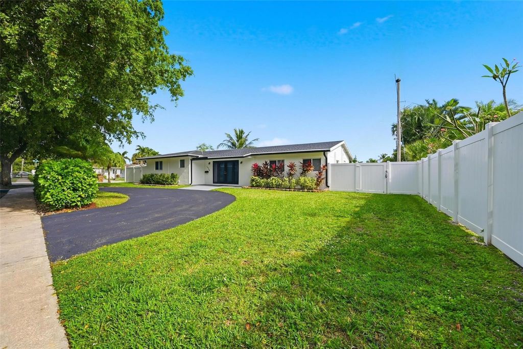 Photo of 1400 SE 8th Avenue, Deerfield Beach, FL 33441 (MLS # B26024076)