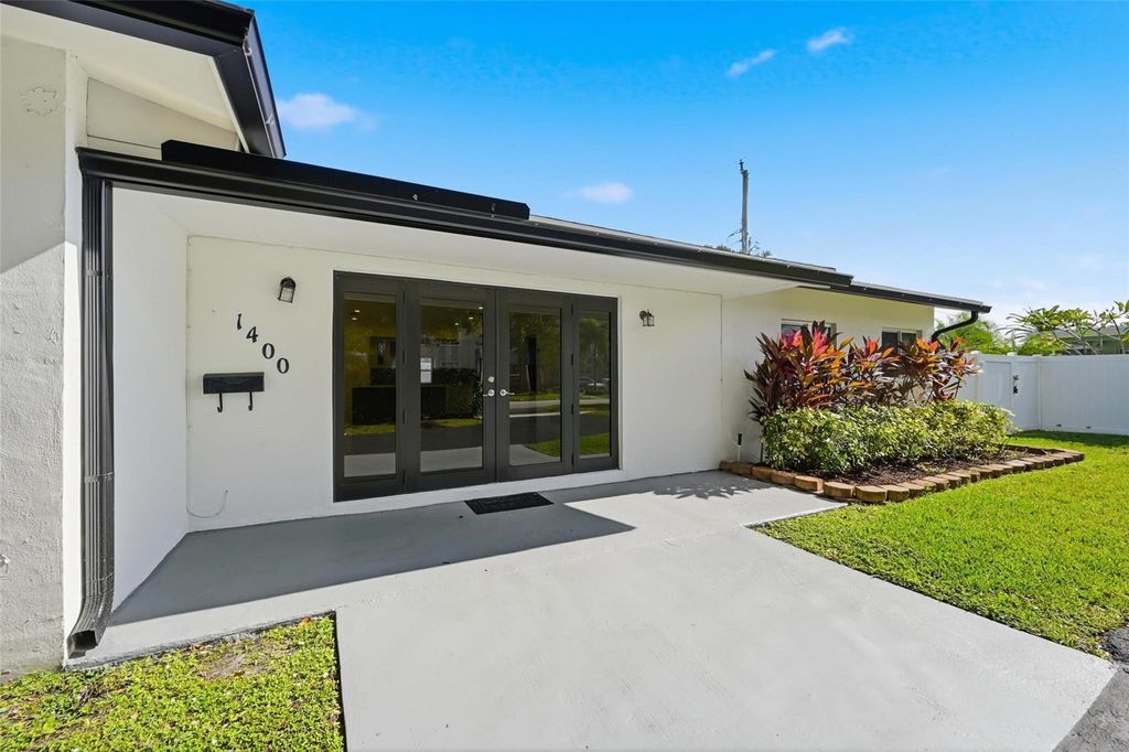 Photo of 1400 SE 8th Avenue, Deerfield Beach, FL 33441 (MLS # B26024076)