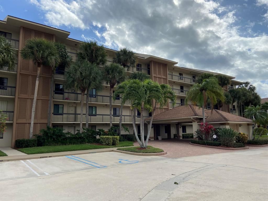Photo of 2301 Marina Isle Way #502, Jupiter, FL 33477 (MLS # R10694078)