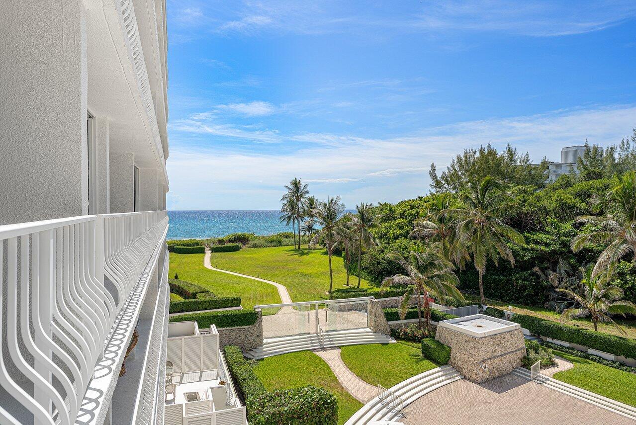 2774 S Ocean Boulevard 409, Palm Beach, FL, 33480/$925,000 2 2774 S Ocean Boulevard 409