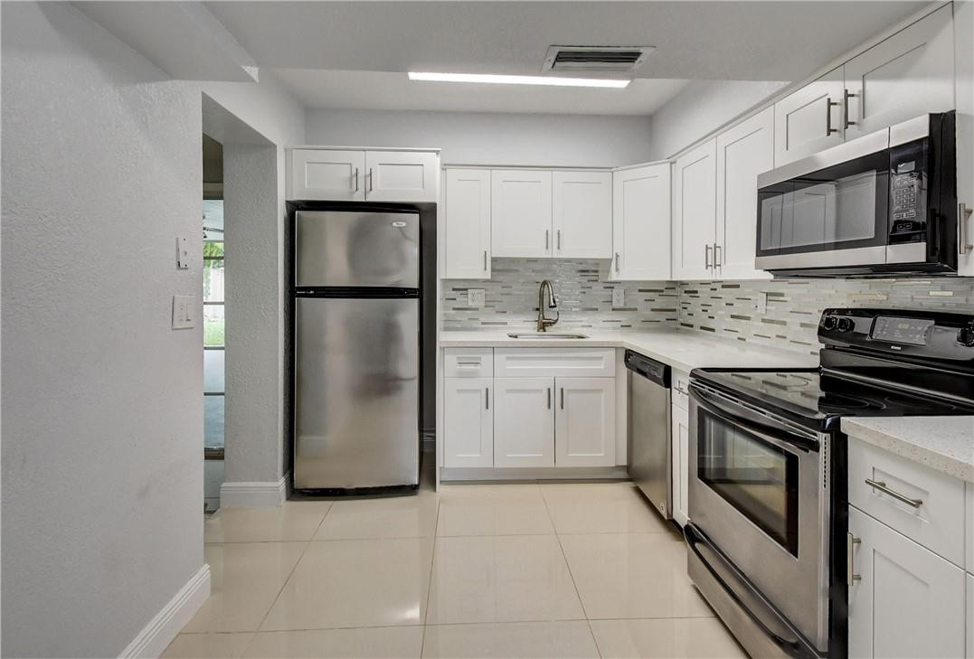 Fleetwood Manor 47-28 B - Residential