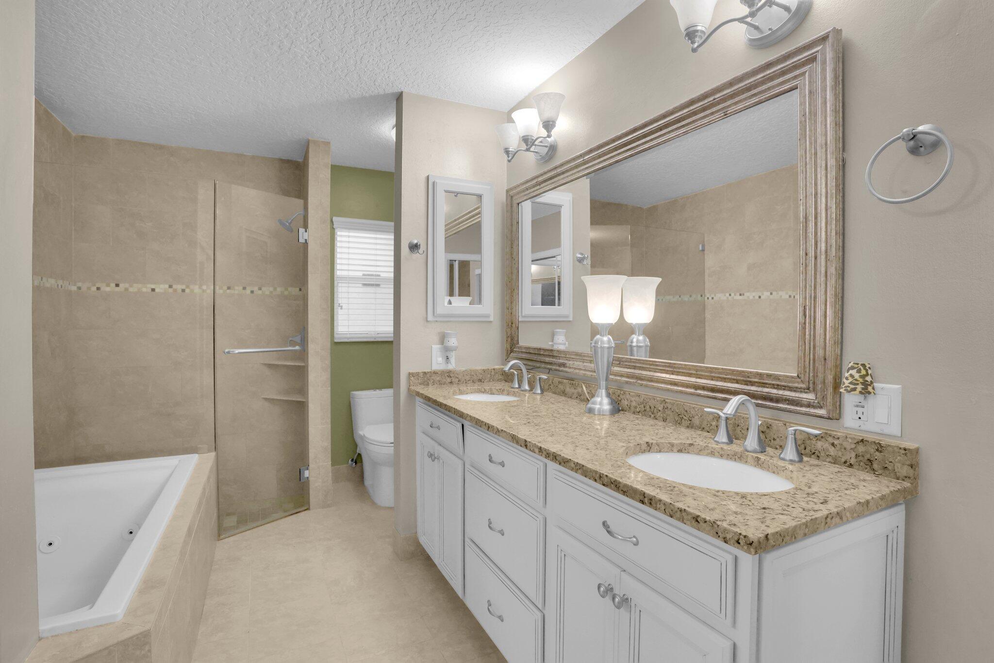 2060 Bonisle Circle, Palm Beach Gardens, FL, 33418/$539,900 3 2060 Bonisle Circle