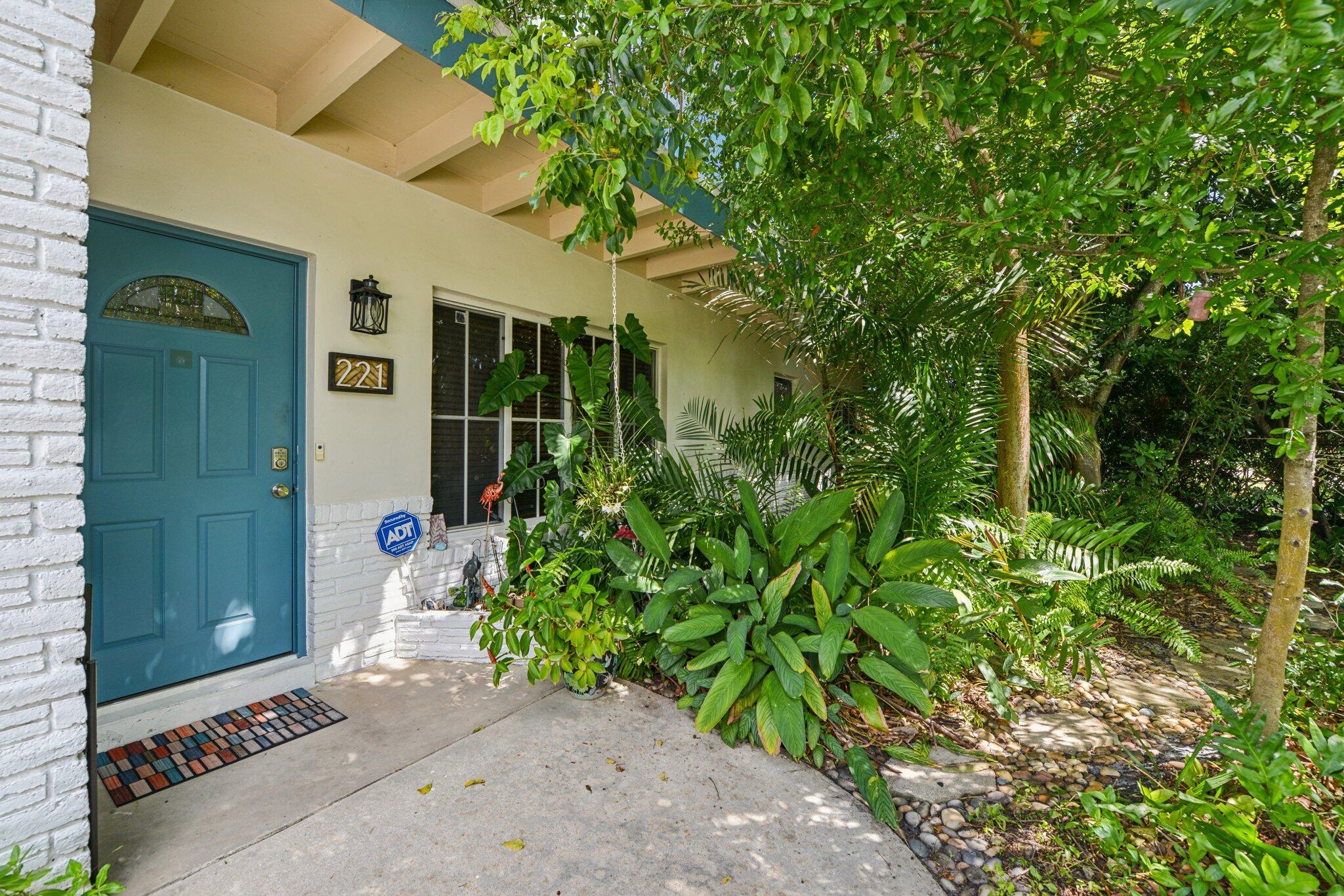 221 NE 17th Street