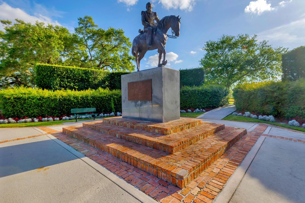 Photo of 2674 Pinewood Court, Davie, FL 33328 (MLS # R11065817)