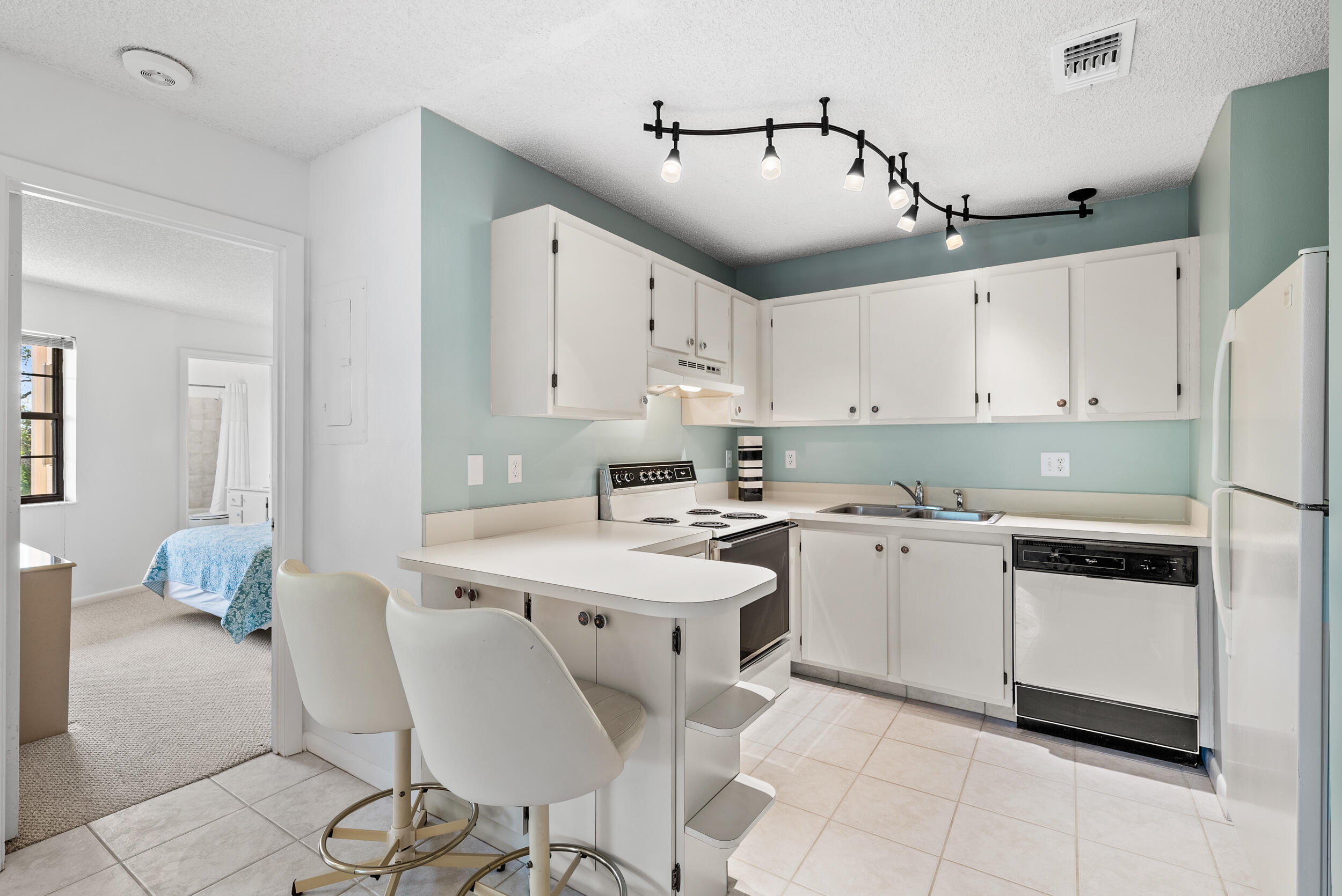 SAVANNAS CLUB CONDO - Residential