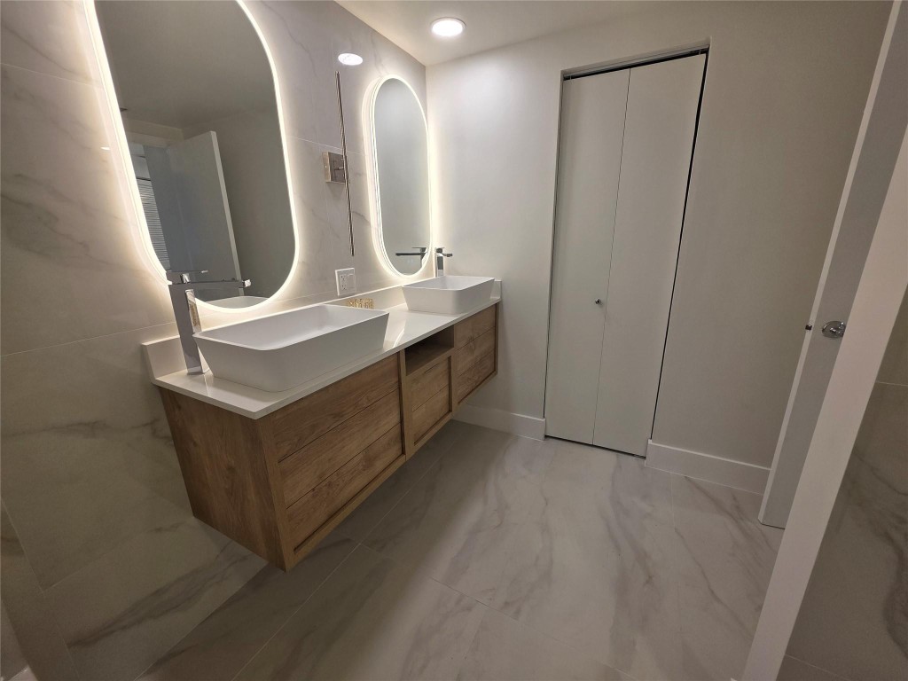 TURNBERRY ON THE GREEN - Residential