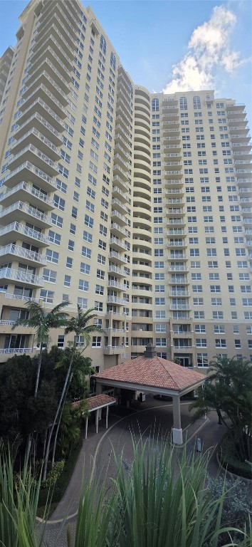 TURNBERRY ON THE GREEN - Residential