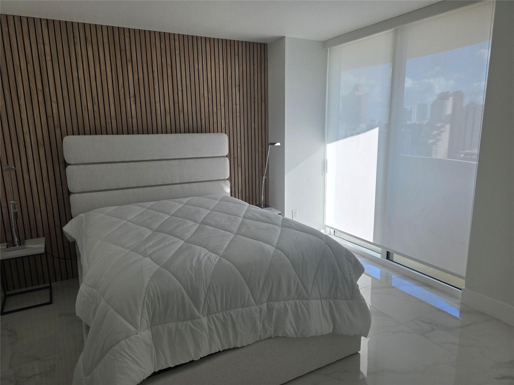 TURNBERRY ON THE GREEN - Residential