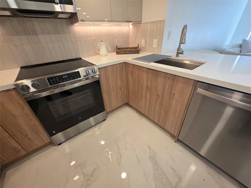 TURNBERRY ON THE GREEN - Residential