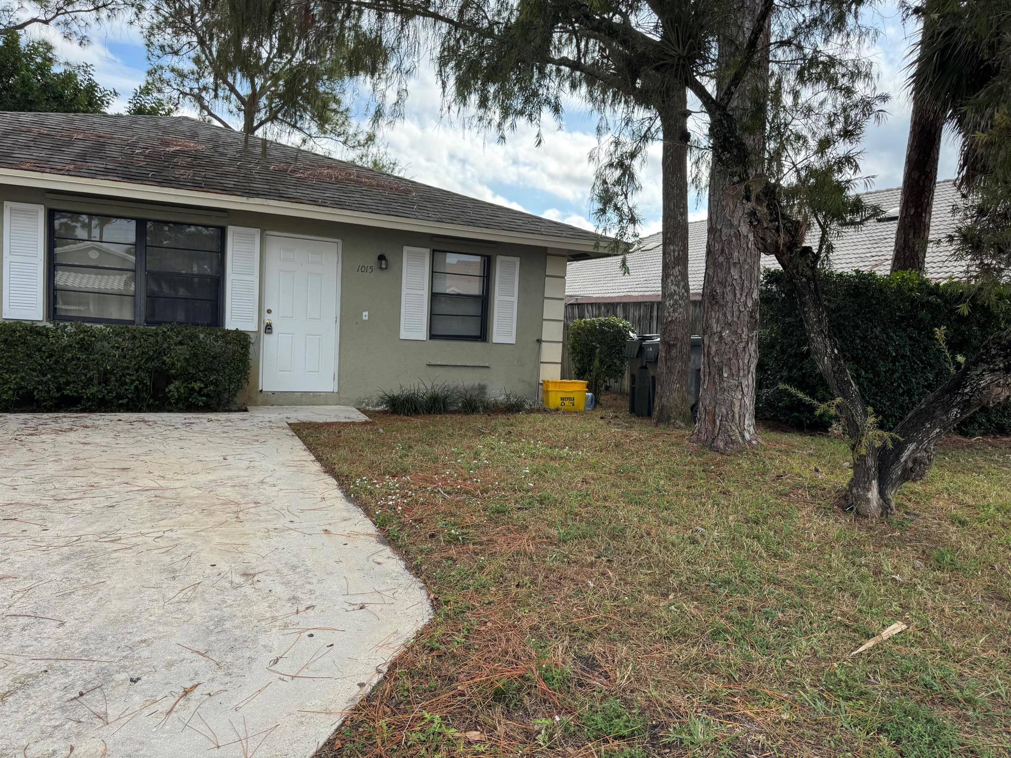 SUGAR POND MANOR OF WELLI - Residential Lease