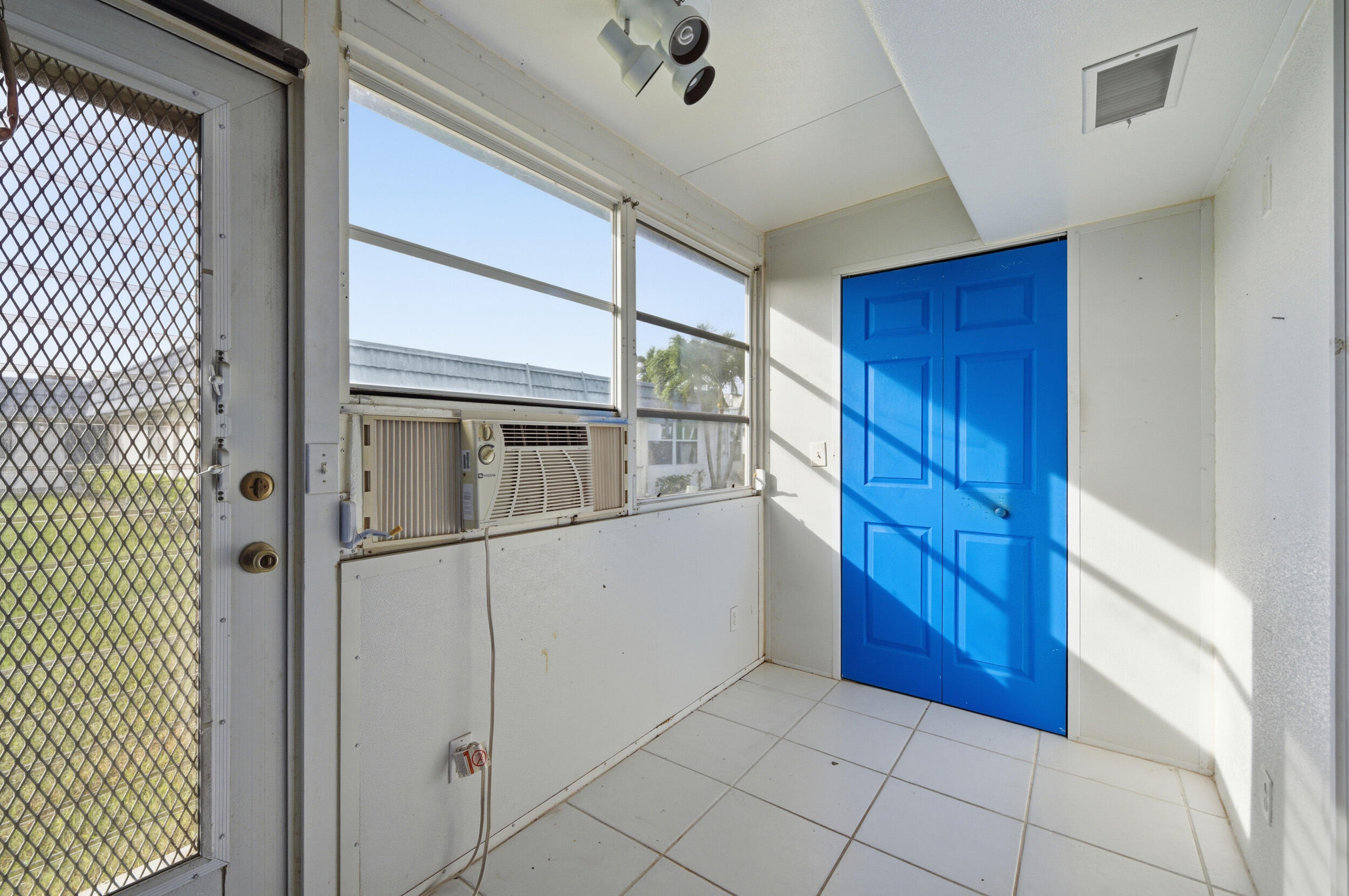 KINGS POINT - Residential