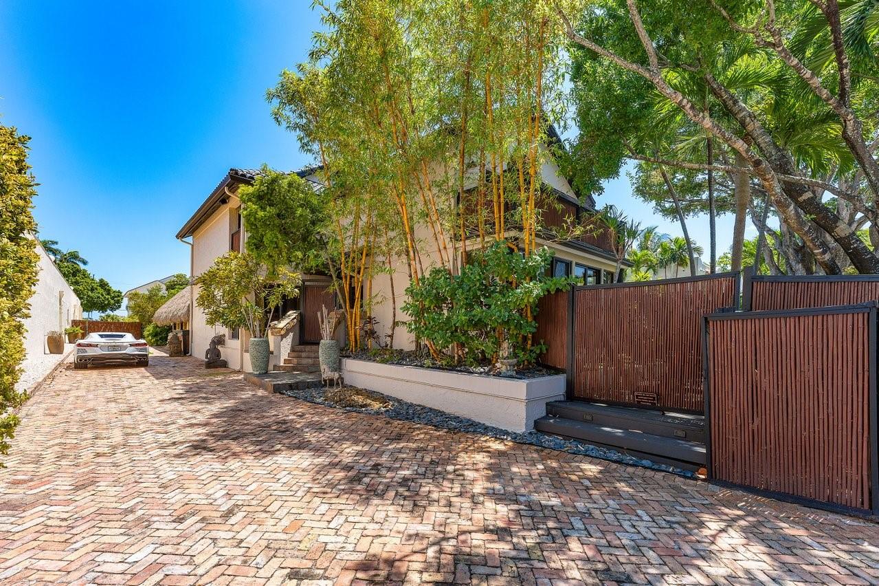 324 Riviera Isle Dr