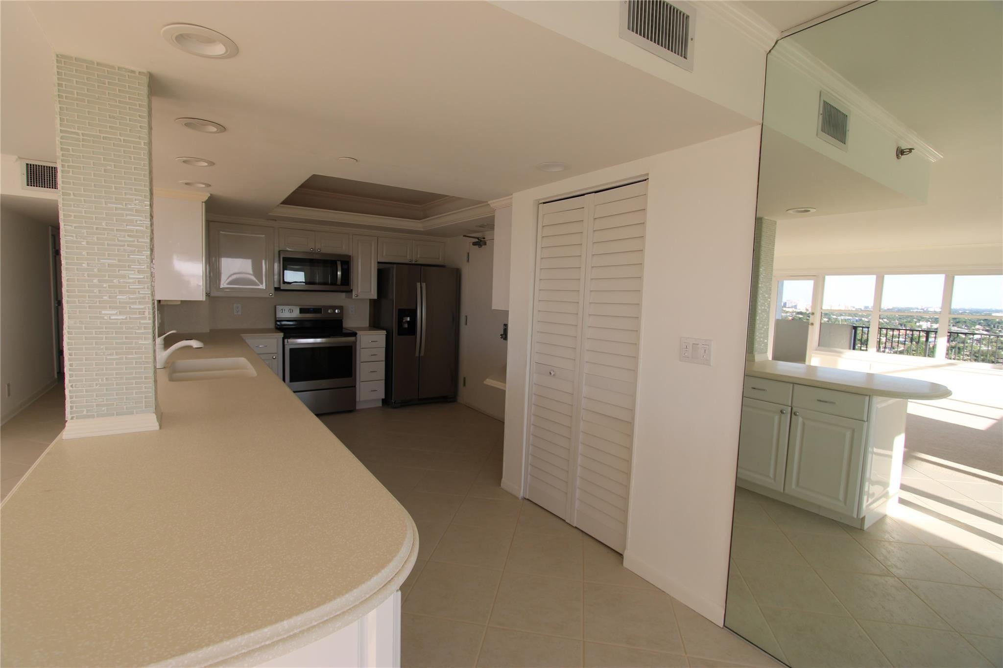 3200 Port Royale Drive 2007