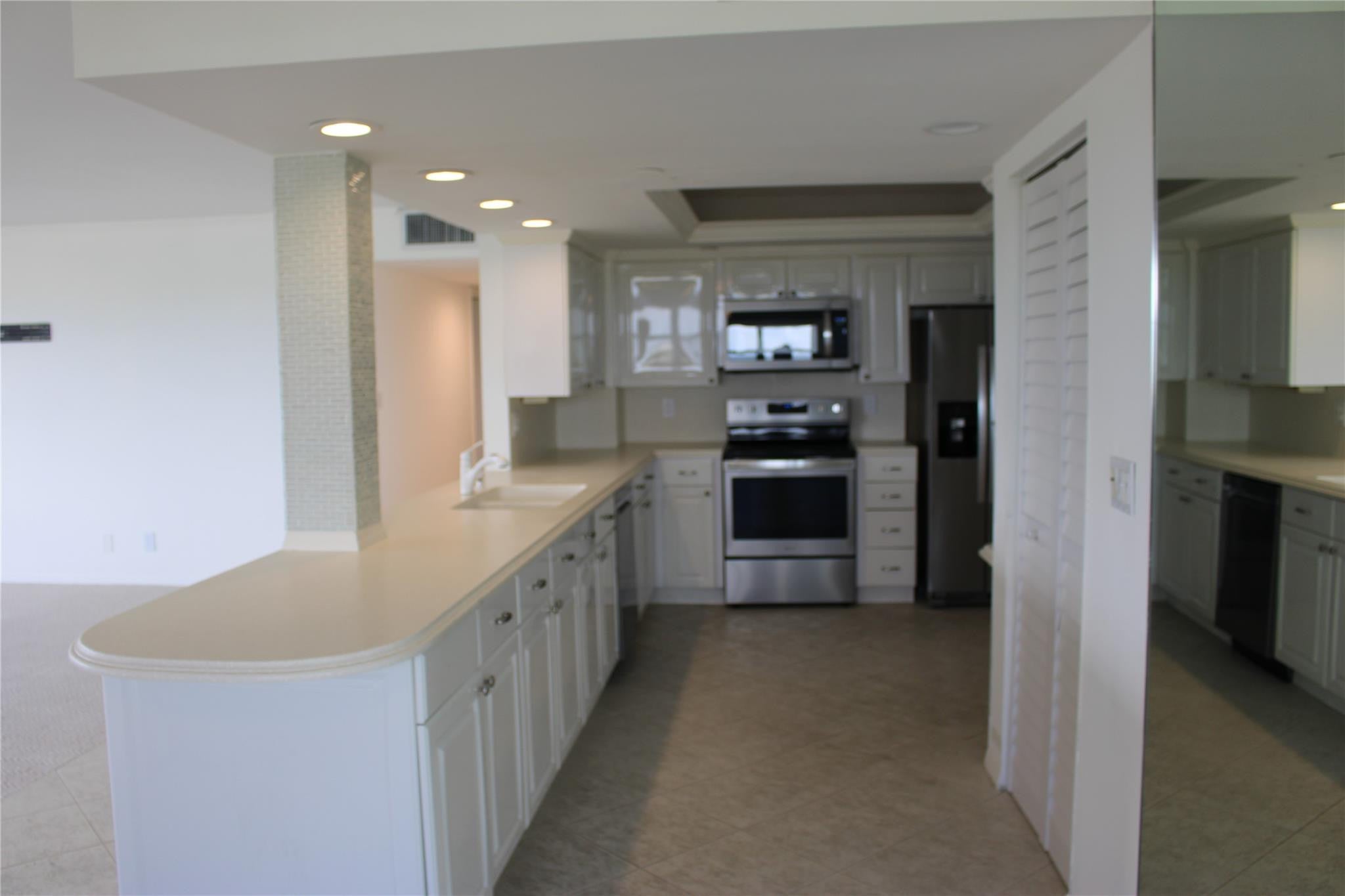 3200 Port Royale Drive 2007