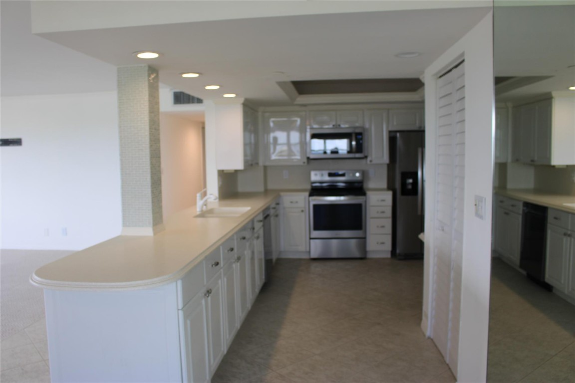 3200 Port Royale Drive 2007