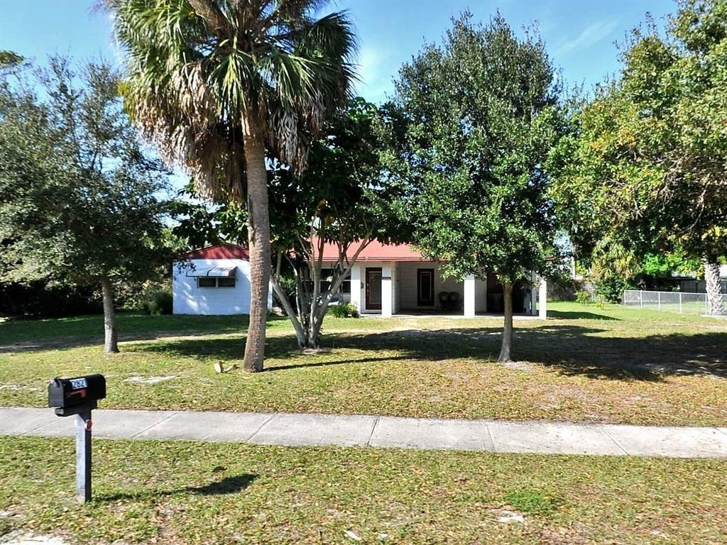 Photo of 2821 Oleander Boulevard, Fort Pierce, FL 34982 (MLS # R10698891)