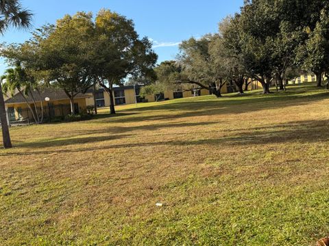 410 Meadows Circle 410 Boynton Beach FL 33436