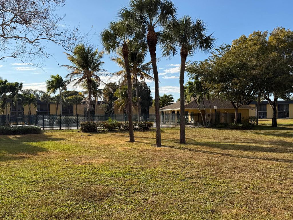 Photo of 410 Meadows Circle #410, Boynton Beach, FL 33436 (MLS # R11161528)