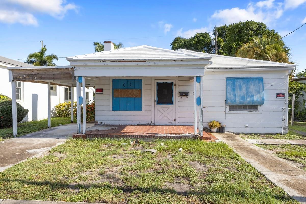 Alert! Alert ! The Nora District is doing for this neighborhood what the Design District did in Miami. Get in dirt cheap now- only 3 minutes away from the future Retail/arts/entertainment complex featuring brands like Warby Parker, Le Labo, and Van Leeuwen Ice Cream. This 3 bed, 1 bath home already has newer HVAC and room for a second bath, allowing investors to attain the $335,000 value like:
1513 Windsor Avenue, West Palm Beach, FL 33401
3/2 1035 sf wood frame , smaller sf and lot 3,868 Sf Lot sold 11/27/2024 in a multi neighborhood next to railroad!
$305,000 906 13 Street, West Palm Beach, FL 33401 3/2 941 sf sold 4-1-25 frame.
Hurry to grab this flip opportunity or hold and rent as the area realizes it's potential with the wave of development led by Nora District!