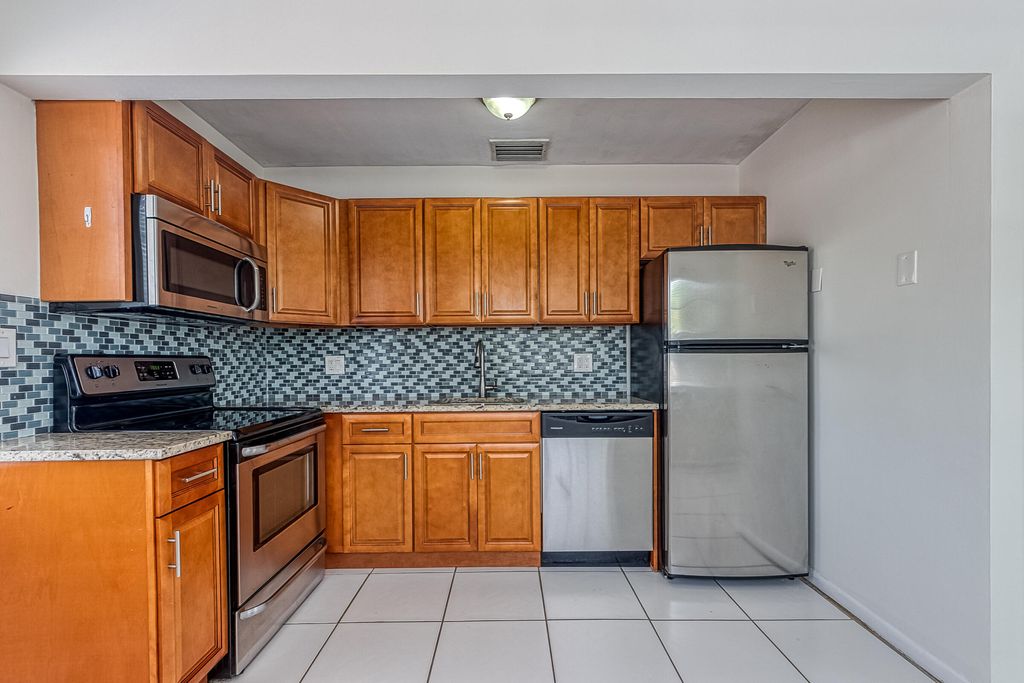 Photo of 808 SE 13th Street, Fort Lauderdale, FL 33316 (MLS # B26011600)