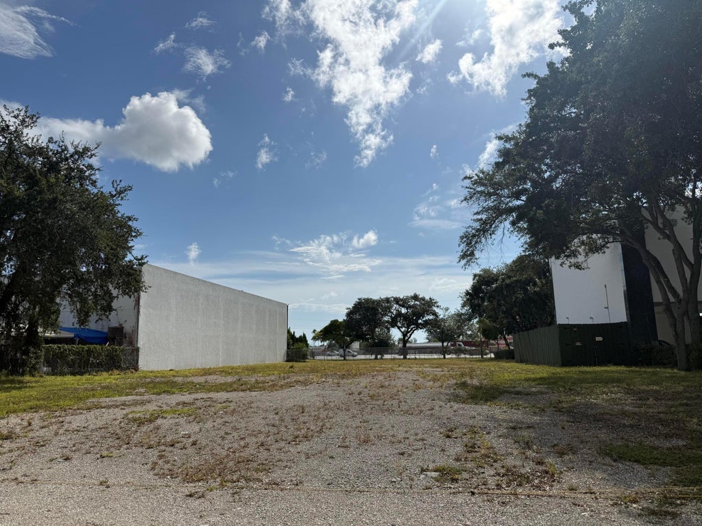 Photo of 0 N 28th Terrace, Hollywood, FL 33020 (MLS # B26073460)