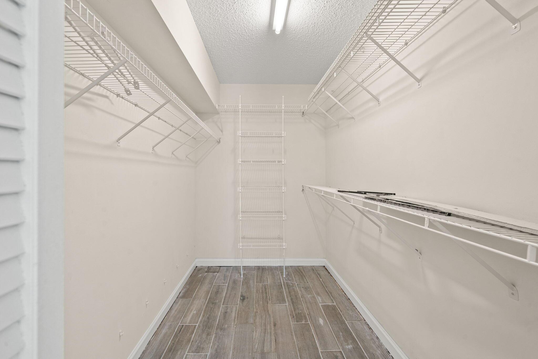 RIVER BRIDGE PAR 2F - Residential Lease