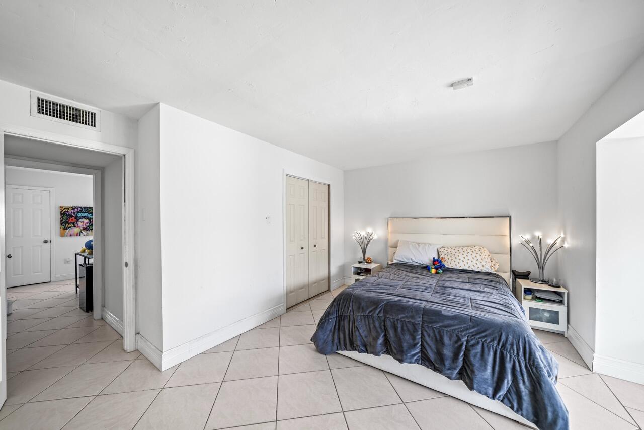KENDALE LAKES TOWNHOUSE CONDO 2 - Residential Lease
