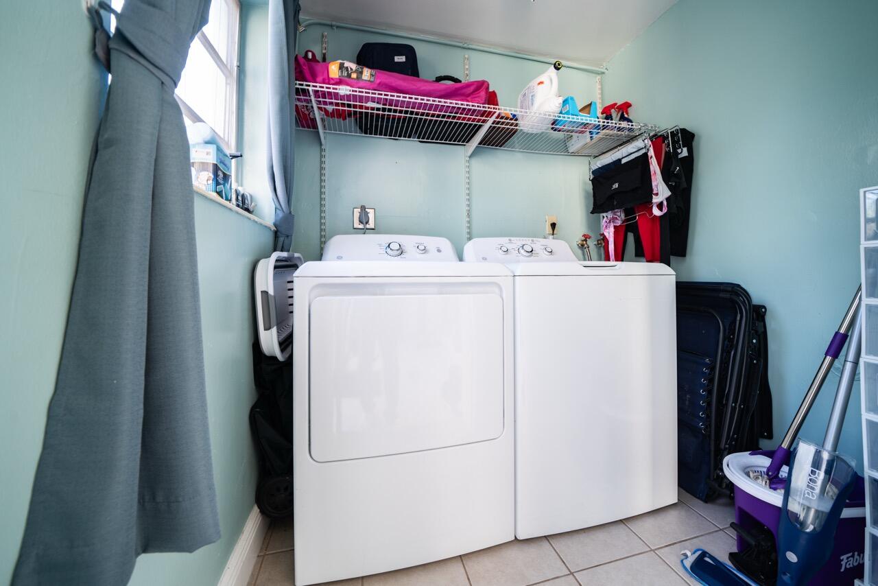 KENDALE LAKES TOWNHOUSE CONDO 2 - Residential Lease