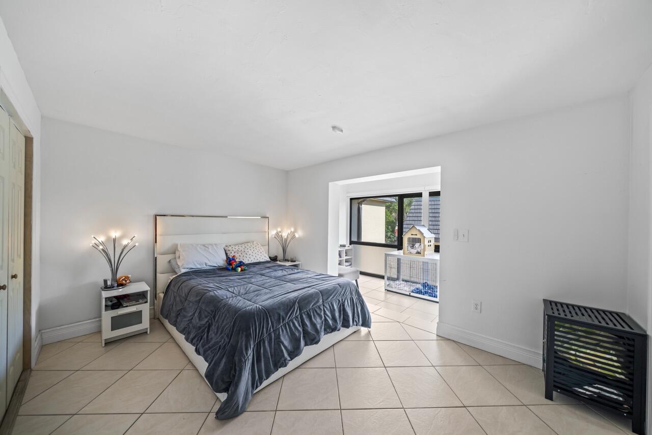 KENDALE LAKES TOWNHOUSE CONDO 2 - Residential Lease