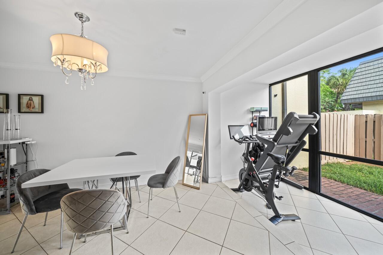 KENDALE LAKES TOWNHOUSE CONDO 2 - Residential Lease