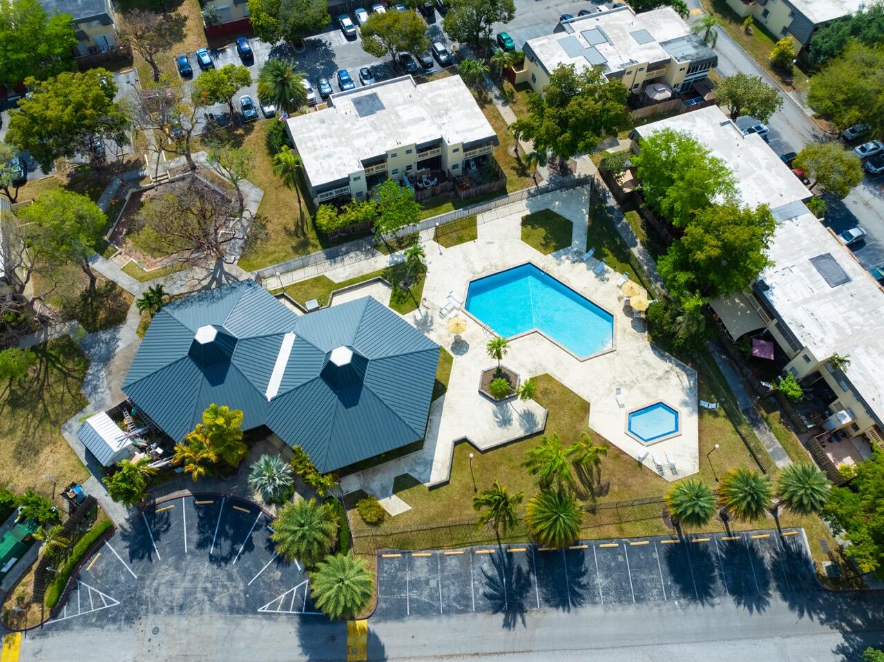 KENDALE LAKES TOWNHOUSE CONDO 2 - Residential Lease