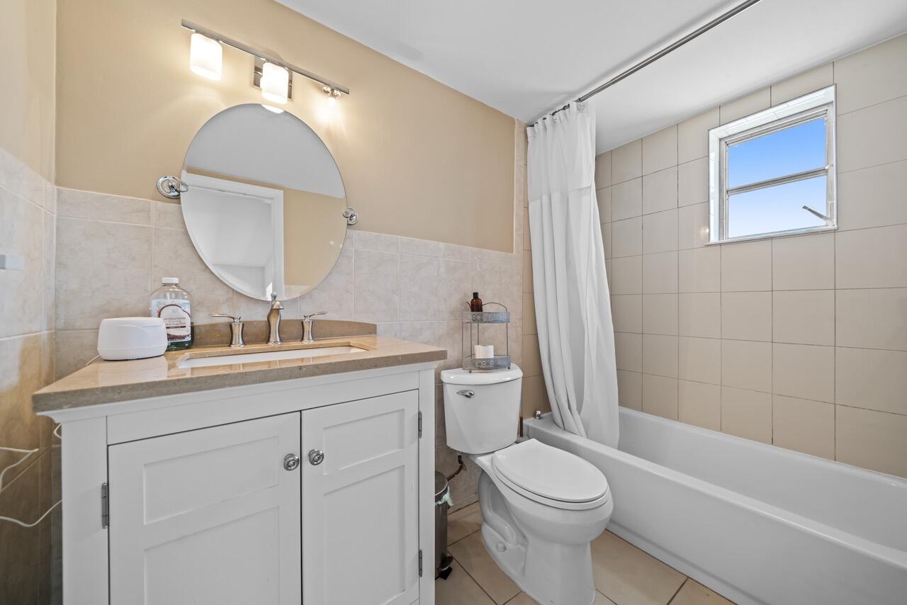 KENDALE LAKES TOWNHOUSE CONDO 2 - Residential Lease