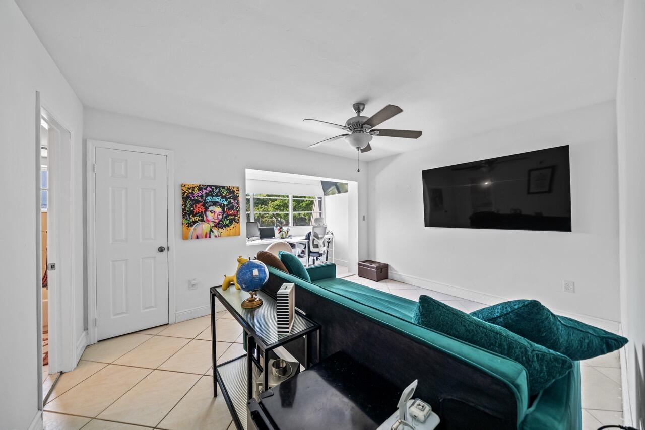 KENDALE LAKES TOWNHOUSE CONDO 2 - Residential Lease