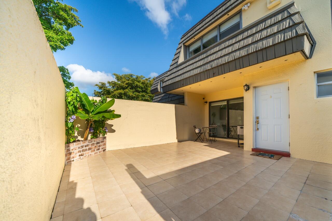 KENDALE LAKES TOWNHOUSE CONDO 2 - Residential Lease
